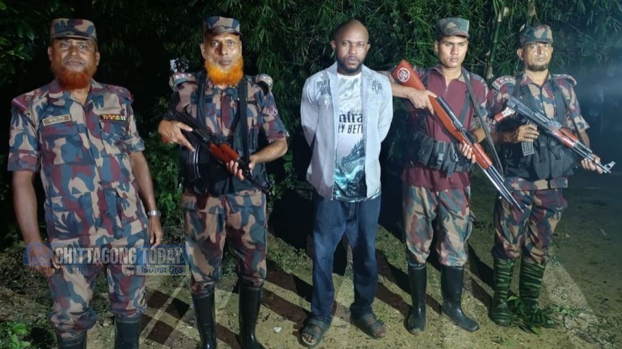 ফেনী সীমান্তে নাইজেরিয়ান নাগরিক আটক